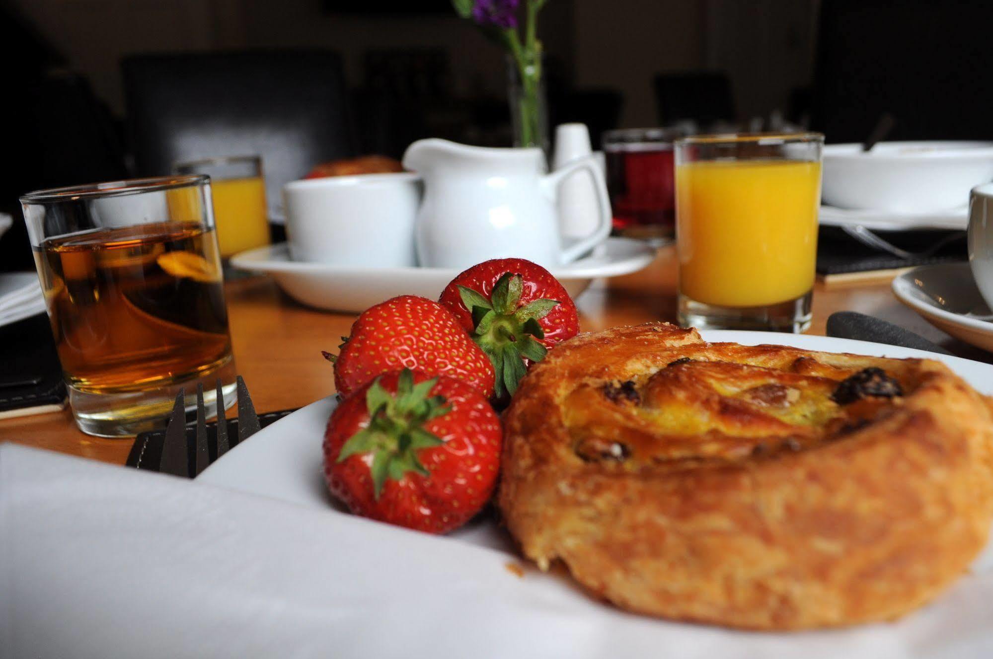 Queens Guest house 4*